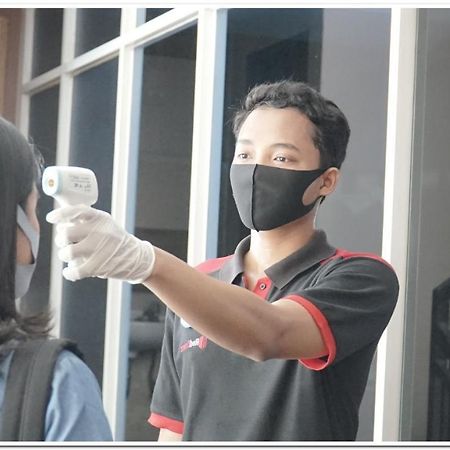 普沃萨利红门Plus旅馆 Solo 外观 照片