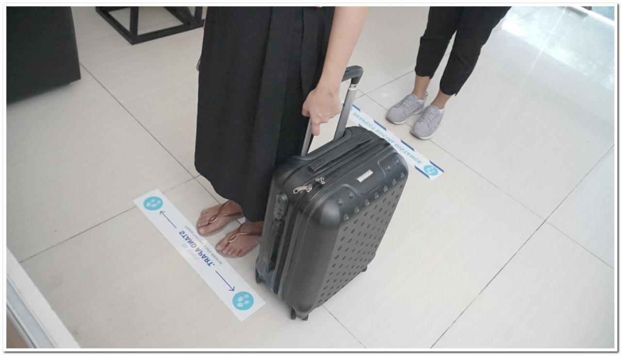 普沃萨利红门Plus旅馆 Solo 外观 照片